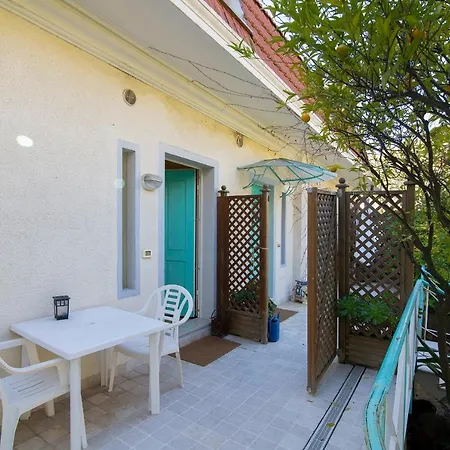 The Holiday Apartments * Санремо